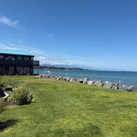 Sand Pebbles Inn