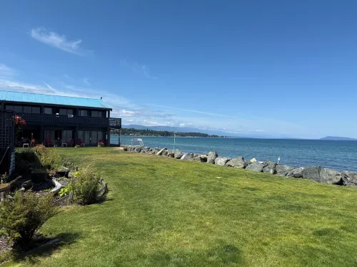 Sand Pebbles Inn Hotels in Qualicum Beach