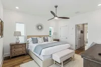 Brand New 5Br/5.5BA,Sleeps 16, Community Pool & Dock, Pickleball