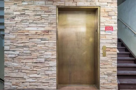 Perfectly Located on Main Street; Town Lift!  Very Clean!!  Grand Galleria Отели рядом с достопримечательностью «Дир-Вэлли»