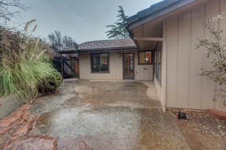 Golf Views - Bell Rock - Hiking - Modern Comforts