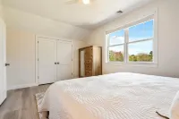 CasaBianca-Pool/FitnessCenter/Hiking/GameRoom Hotels in Arundel