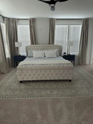 BRAND NEW Condo in HISTORIC Downtown Wake Forest Wake Forest Art & Frame附近的飯店