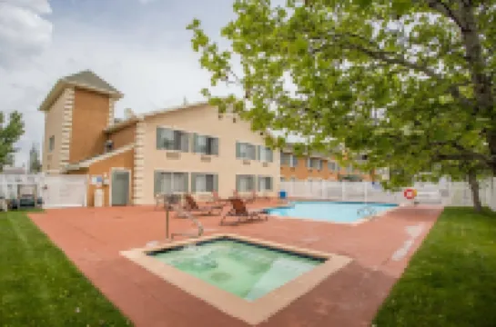 ควอลิตี้ อินน์ แอนด์ สวีทส์ ซอลต์เลคซิตี้ แอร์พอร์ต เวสต์ โรงแรมในซอลท์เลคซิตี้