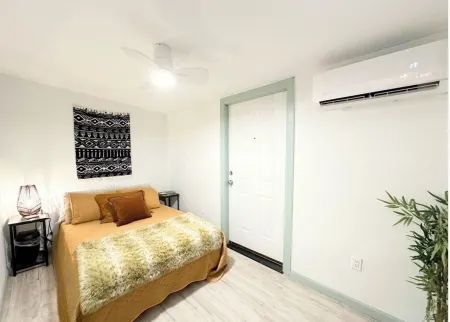 Charming 2-bedroom CASITA with AC and WiFi in Pharr Отели рядом с достопримечательностью «Pharr Vanguard Academy Nature & Birding Center»