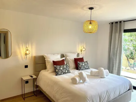 Magnificent sea-view villa with private pool