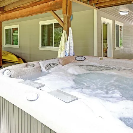 Come and enjoy our Cozy Coastal Cabin