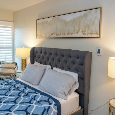 Waterfront w/ Heated Pool & FREE PKG