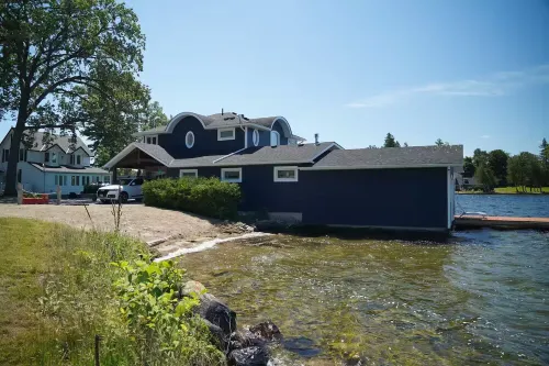 Summer Lake Paradise | Unforgettable Sunset Views 카와싸 레이크스 호텔