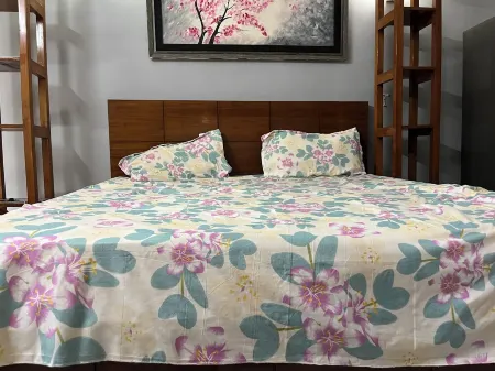 Cozy studio in welcoming Greater Noida with WiFi, AC