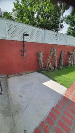 Vacation house in pleasant Lipa with AC, WiFi, Swimming Pool, and Game room. Отели в г. Липа