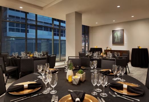 엠버시 스위트 바이 힐튼 볼더 외관