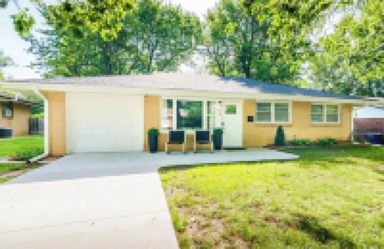 3 bedroom cozy house located footsteps away from KSU’s sporting events!