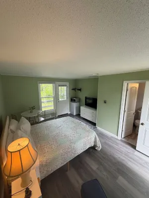 Newly Renovated Cozy Cove Cabin at White Anchor Inn