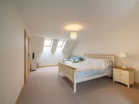 10mins to St Andrews & Dundee. 5mins to Tentsmuir Forest and beach. Hotels in Leuchars