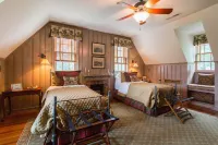Truly unique stay riverfront cottages w/ pool, beach, gardens and vineyards Hotels in King George County