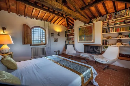 Villa Dei Pavoni - Luxury Villa on top of hills in Florence