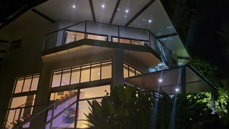 Panoramic Ocean Views! 5 Minutes to Dominical. Private Pool and Sun Deck.