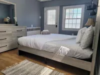 7 mi from DC,3.5 mi Downtown Silver Spring, Near Bus Stop, and 1 mi 495 Beltway