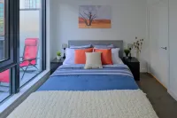 Luxurious Brand New 2 BDRM 2 Bath Condo Downtown Toronto 聖勞倫斯市場地區住宿飯店