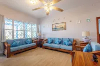 Seafront house in beautiful Corozal Town that sleeps 6 with a fenced-in yard. Hotels in Corozal