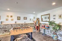 Wheelchair-Accessible Murphy Cabin w/ Fire Pit! - Homestays