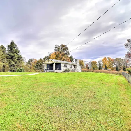 Home w/ Yard: 8 Mi to French Broad River Park
