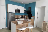 10 minutes by bike from the beach, new apartment in a pine forest