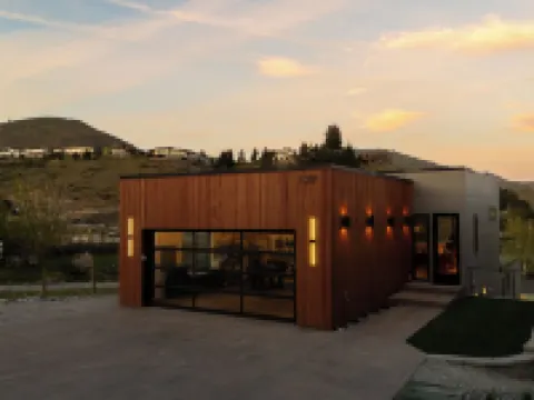Ultra Luxury Chelan Lake House w/ Sauna, Steam Room, Cold Plunge, and Hot Tub Hotels in Chelan