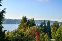 Modern Hillhouse with Lake Washington Views