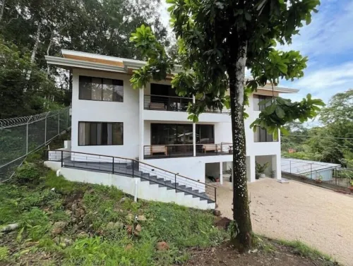 Cozy 2-Bed Getaway near Santa Teresa w/parking