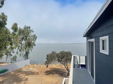 VILLA IN FRONT OF THE SEA