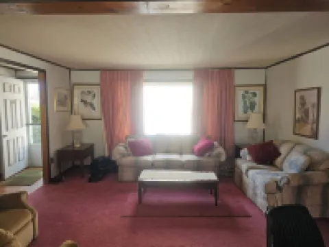 Charming 3-bedroom, 2 bath-room house with WiFi and AC in Lewes.