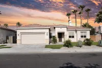 Palm Luxe Estate Luxury Desert Retreat With Pool - Balcony