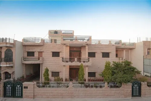 Your home away from home. Hotels in Mandor