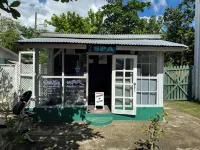 Modern Negril Condo located steps away from the renowned Seven Mile Beach!  호텔