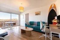 Premium oceanfront apartment. Ideal for couples or small families.
