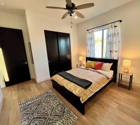 Luxury Modern farmhouse, Strong WiFi,  Stunning Granite Mountain Views فنادق في يافاباي كاونتي