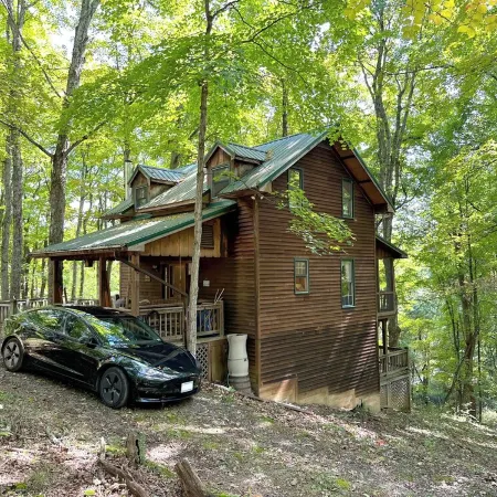 Entire cabin in Lost City, West Virginia