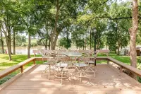 Cozy Up at the Bear’s Nest – Your Peaceful Retreat on the Brazos