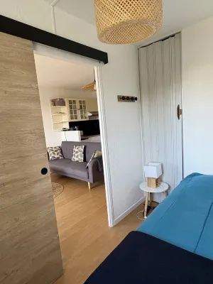 Apartment in residence with swimming pool, near Pontaillac page and casino