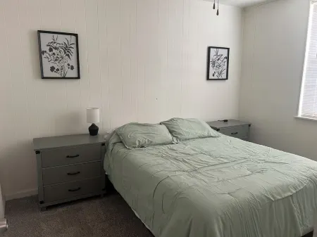 1 bed duplex near downtown Belleville next to heart garden and long story coffee