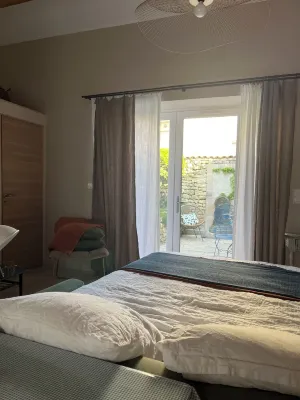 Lovely house in the heart of the village with a planted terrace