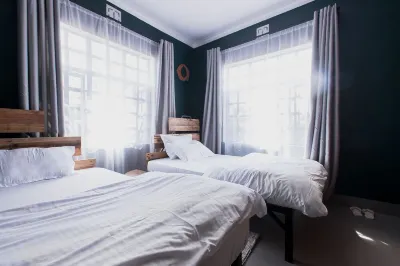 Vintage-Modern Fully Furnished Service Apartments Hotel a 