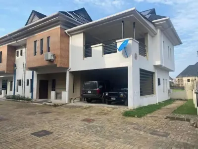 Modern 4-Bedroom Home in Private New Owerri Estate  호텔