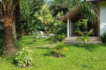 Villa Kassoumaï-Pool and beach, sleeps 8/10. Отели в г. Кап Скиррен