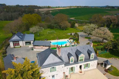 Gites for 10 people in the heart of Mayenne Hotels in Chateau-Gontier