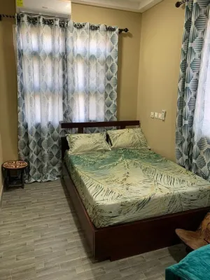 Charming 2-bedroom apartment with WiFi and AC in brilliant Sekondi-Takoradi. Hôtels à : 