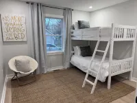 MTSU football and Downtown Murfreesboro! Near Siegel soccer, Nashville! New 2BR