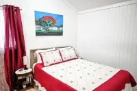 Charming 1BR w/ A/C, WiFi + Free Drinks & Snacks Hotels in Rock Sound